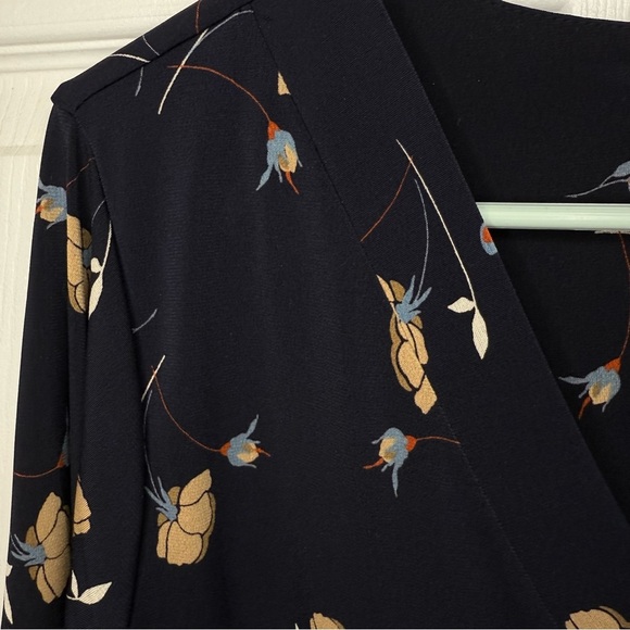 Beacon 3/4 Sleeve Blouse Navy with Cream and Red Floral Pattern Size 1X GUC - Picture 3 of 7